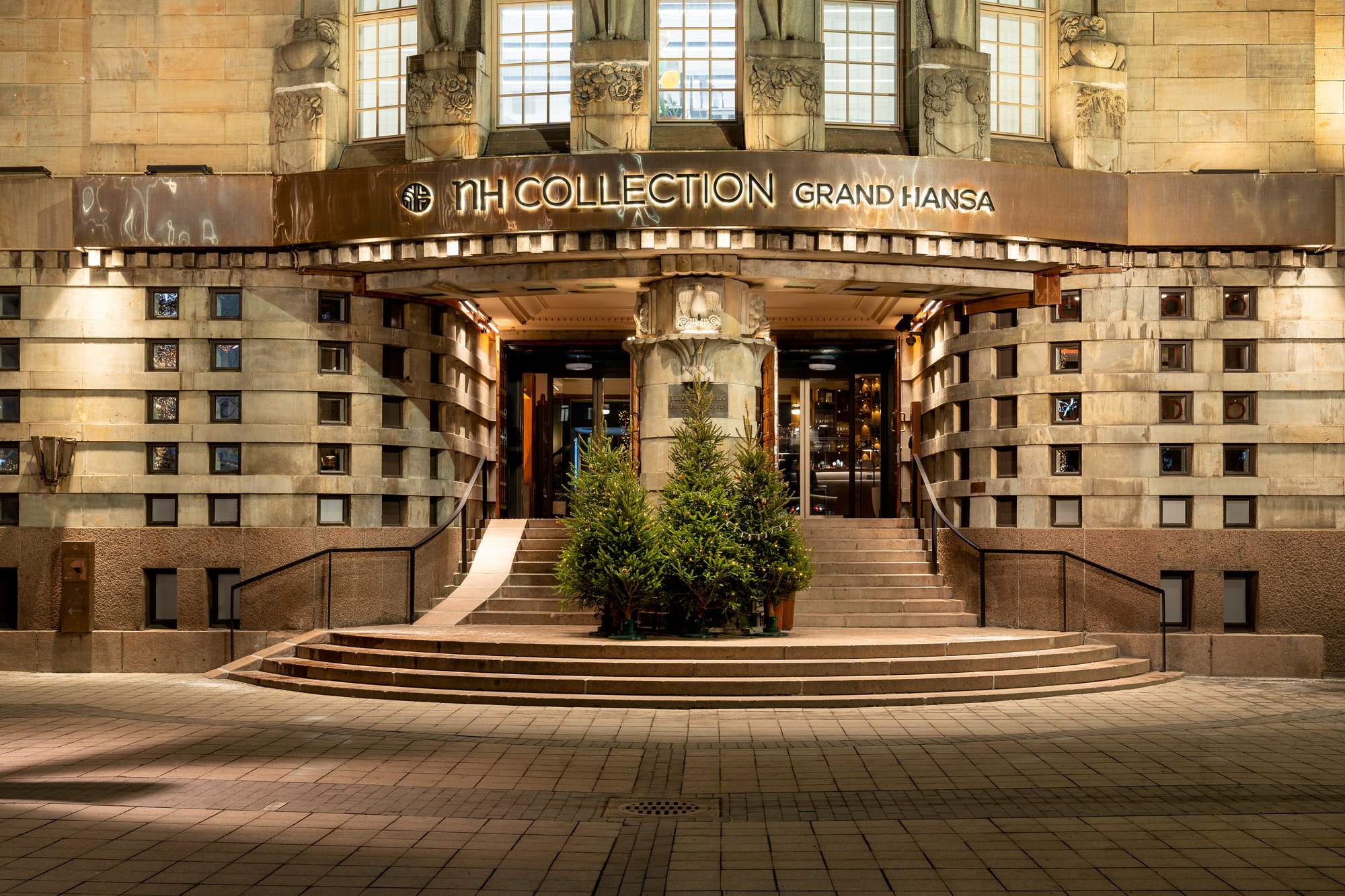 NH_Collection_Helsinki_Grand_Hansa_Facade_entrance_christmas